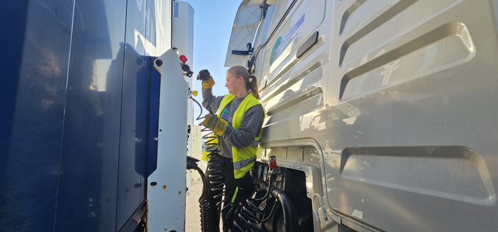Frauen in der Logistik: Berufswunsch Lkw-Fahrerin